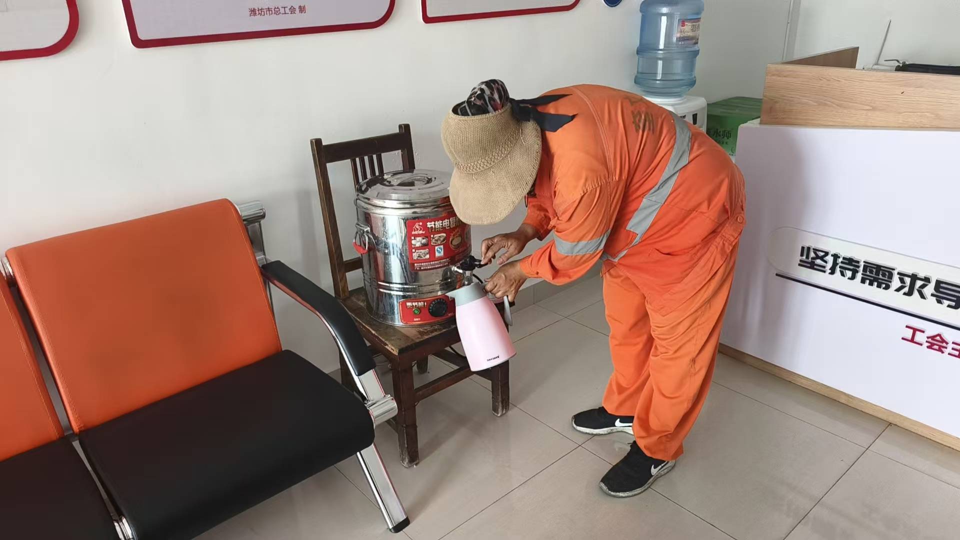 夏日酷暑 驿站有爱丨恒建集团旗下2处工会驿站免费供...